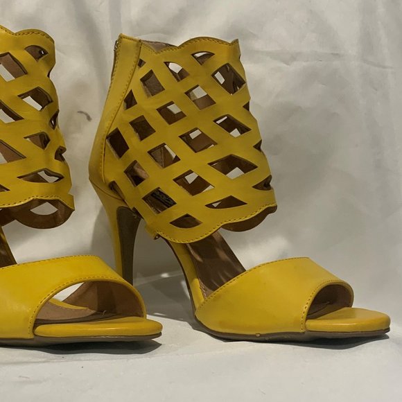 NEW DB DK Ladies Yellow Shoes - Picture 6 of 11